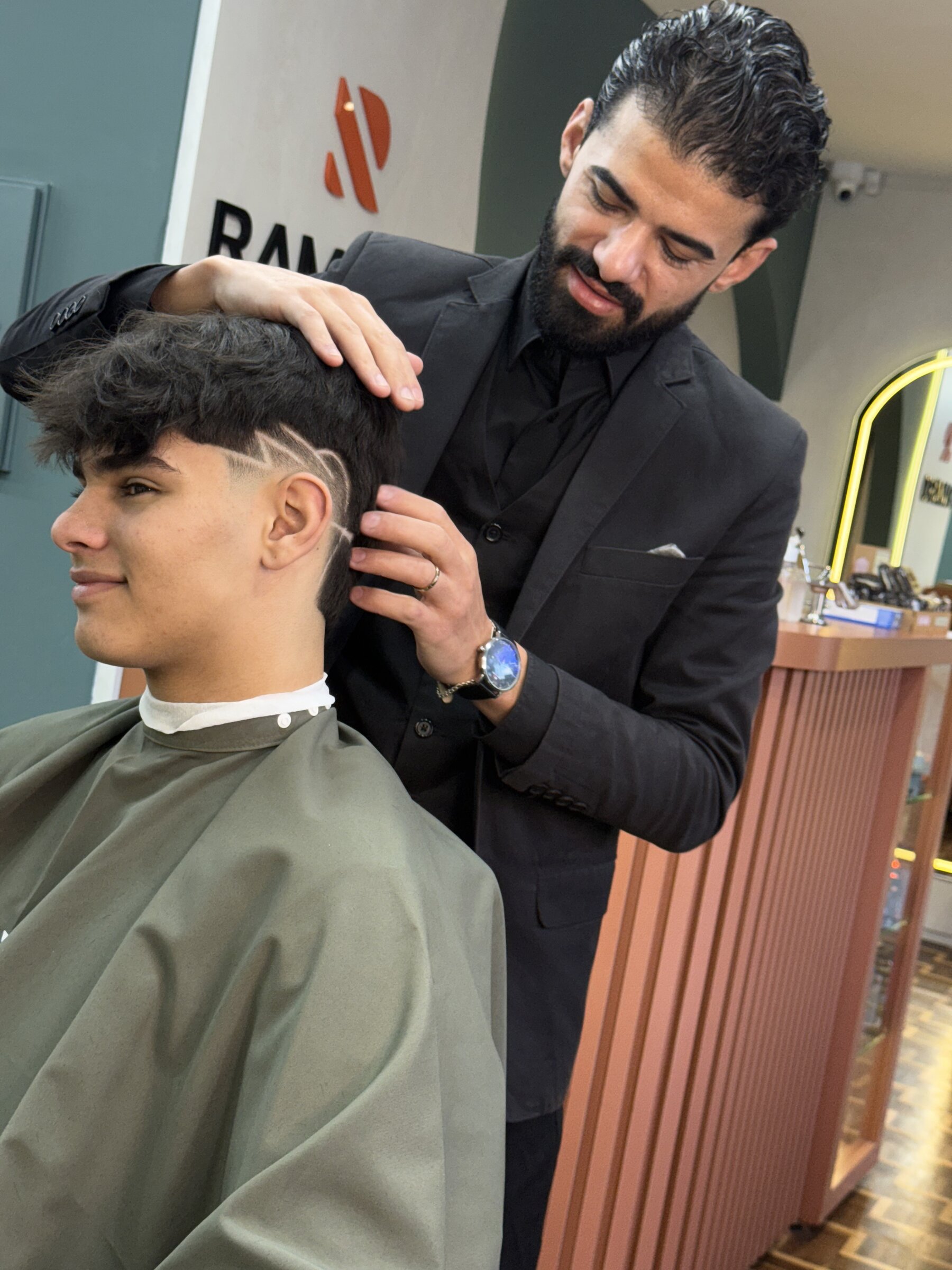 Ronaldo atendendo cliente